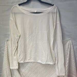 Lululemon women athletic top. Size 6